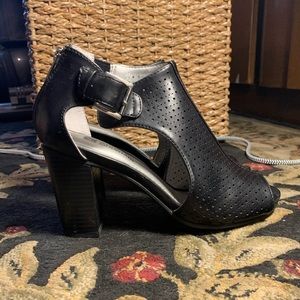 White Mountain Dreamy Heeled Ankle Booties